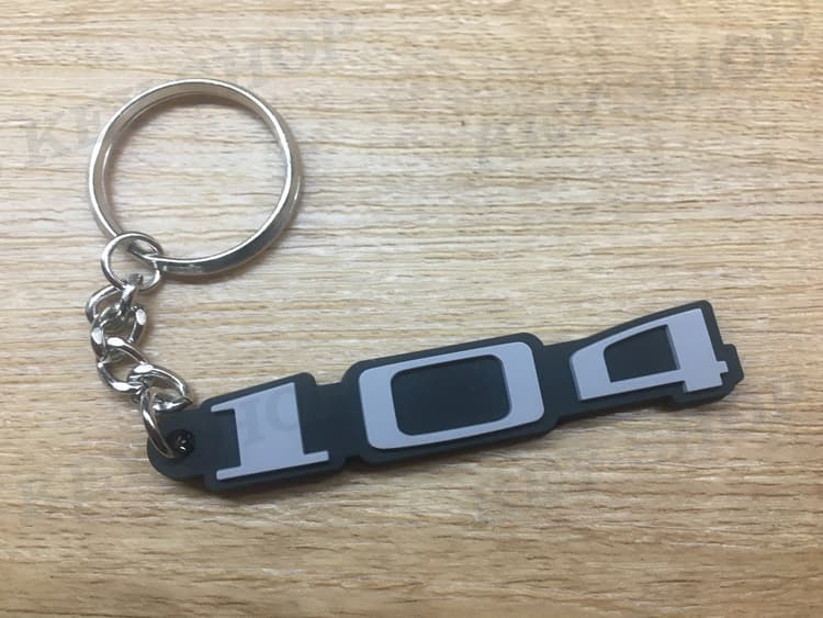 Porte-clés PVC Souple Peugeot 104 LOGO monogramme