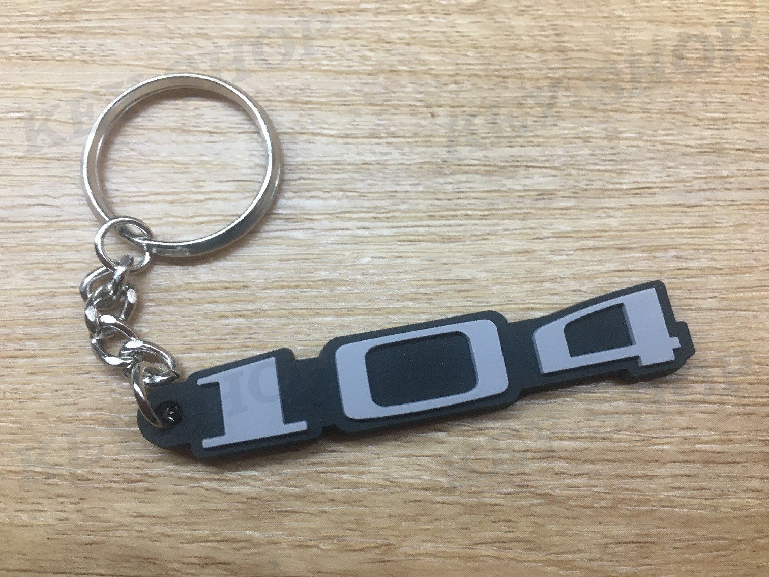Porte-clés PVC Souple Peugeot 104 LOGO monogramme