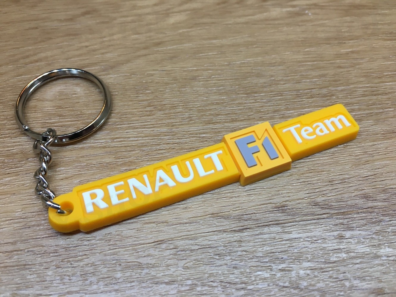 Porte clés PVC souple Renault F1 Team logo vue 3
